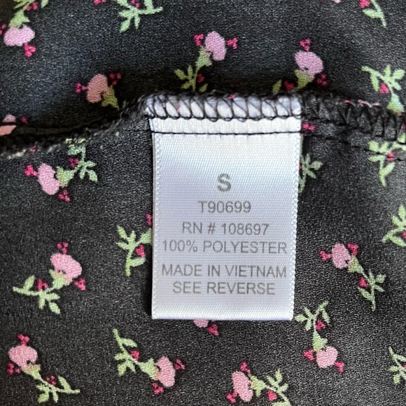•Sweet Rain• Floral Print Flutter Sleeve Popover Blouse - Size Small - Picture 7 of 8